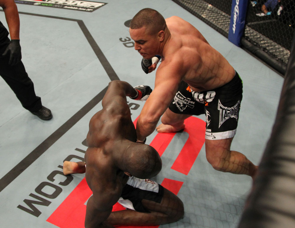 UFC                          11_kongo_vs_barry_007