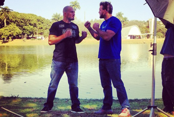 Гловер Тейшейра (слева) - Райан Бэйдер