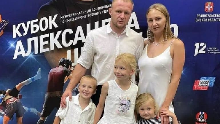 Александр Шлеменко с семьей